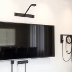 Jak ukryć kable od telewizora na ścianie? Sprawdzone sposoby